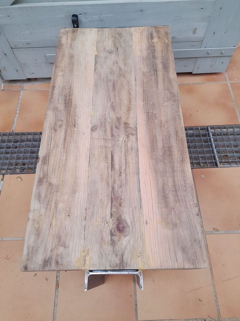 1 table basse brutaliste Meubles