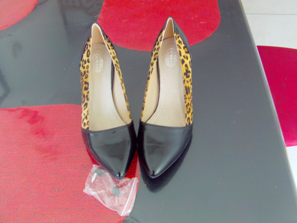Escarpins noir/ panth&egrave;re pointure 39 Chaussures