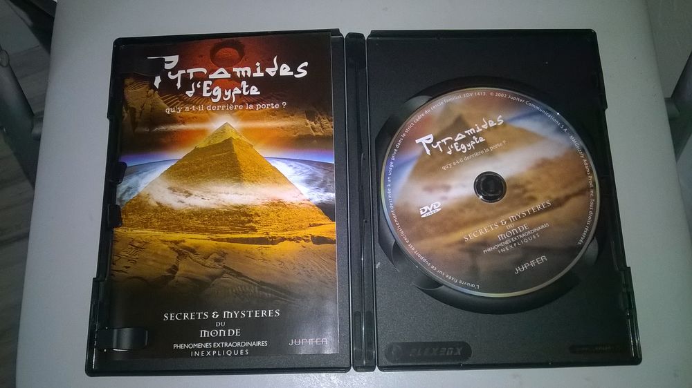 DVD Pyramides d'&Eacute;gypte 
qu'y a-t-il derri&egrave;re la porte ?
Ne DVD et blu-ray