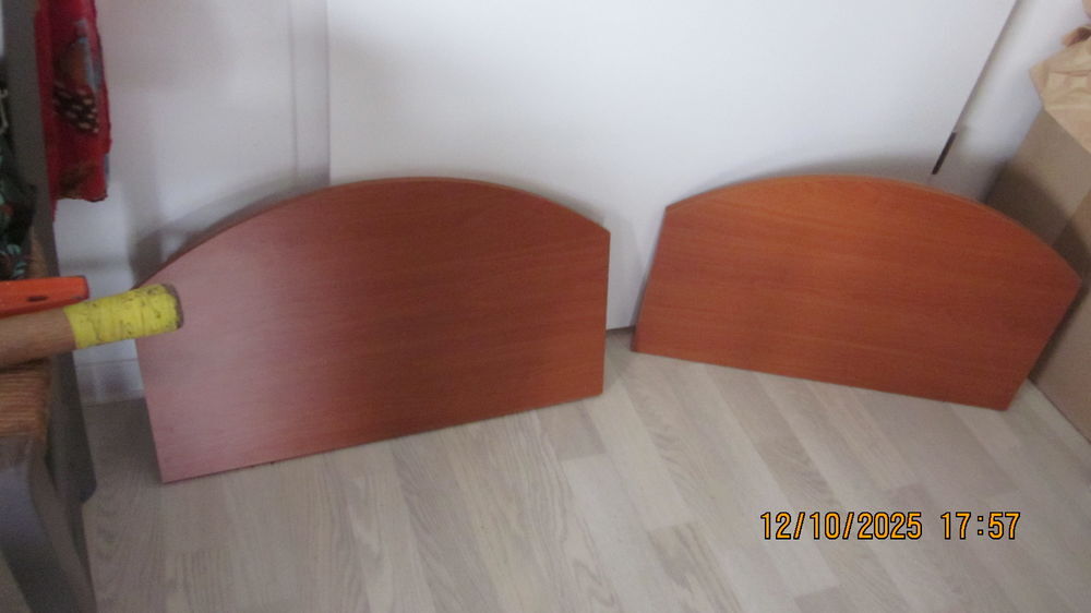 DEUX ETAGERES MURALES BIBLIOTHEQUES OU CONSOLES STRATIFIEES Meubles