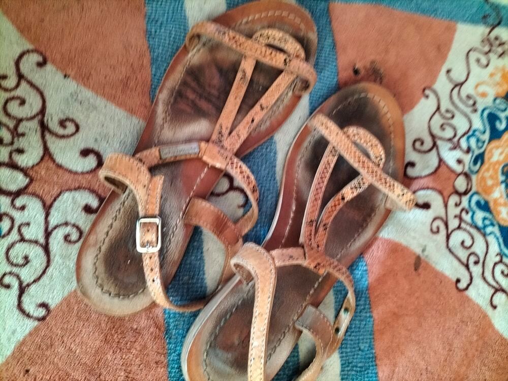 Sandales tout cuir les trop&eacute;ziennes pointure 37 tr&egrave;s bon &eacute;ta Chaussures
