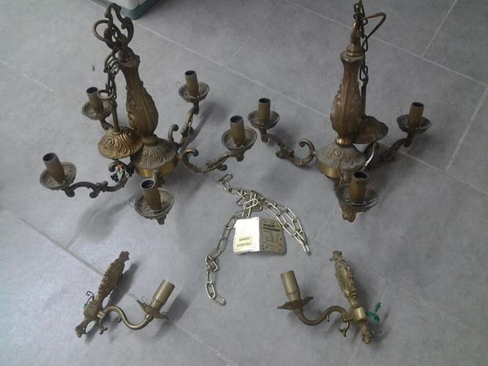 2 lustres bronze+ 2 appliques en bronze 150 Décoration