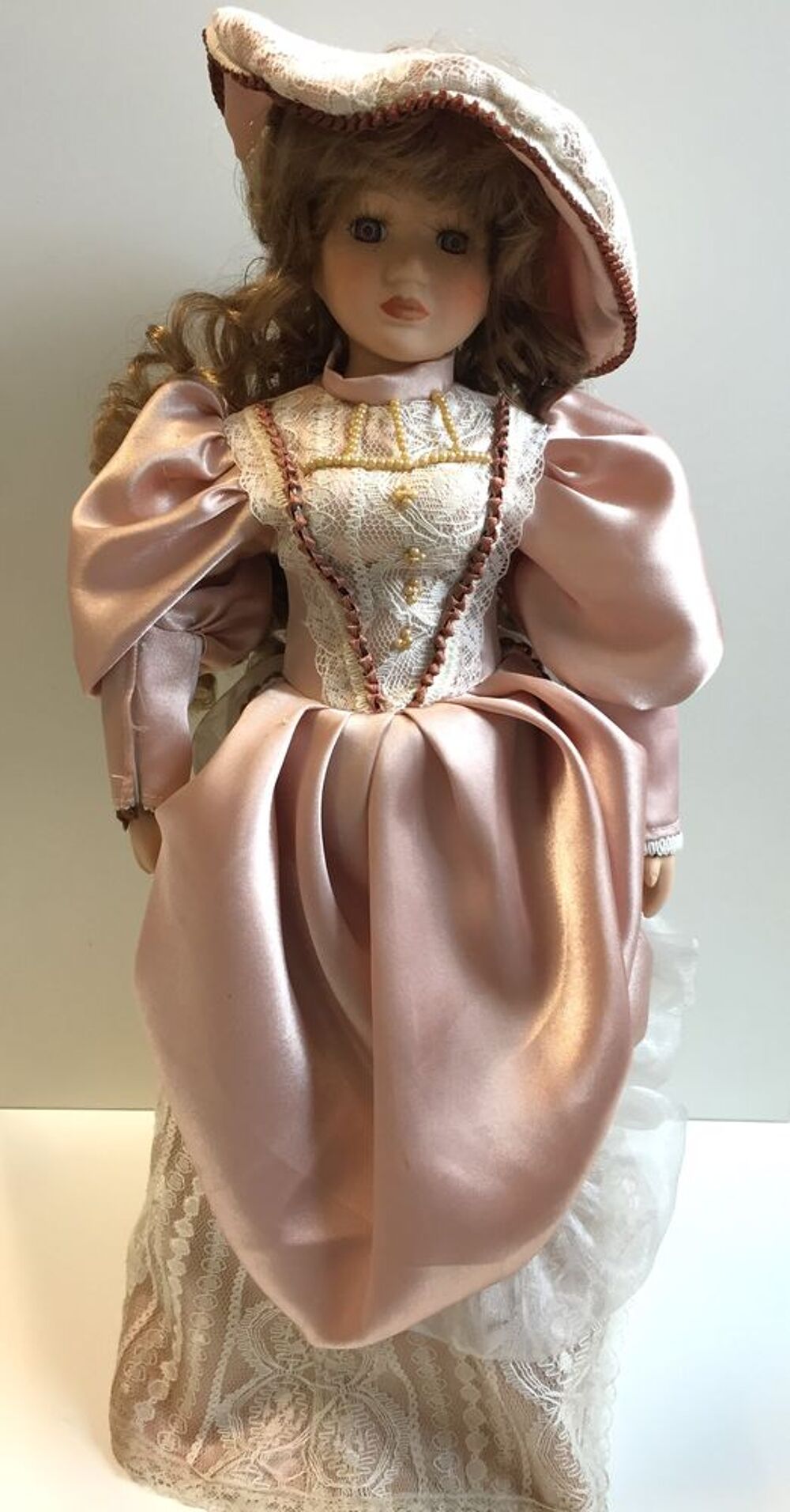 Poup&eacute;e en Porcelaine de Luxe &quot;First Lady&quot; 