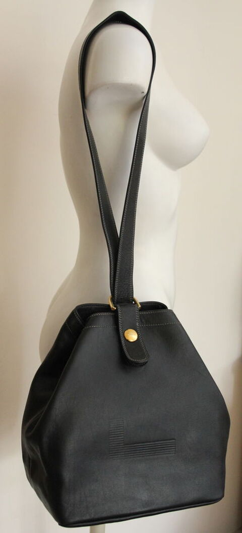 Sac cuir noir LANCEL
140 Issy-les-Moulineaux (92)
