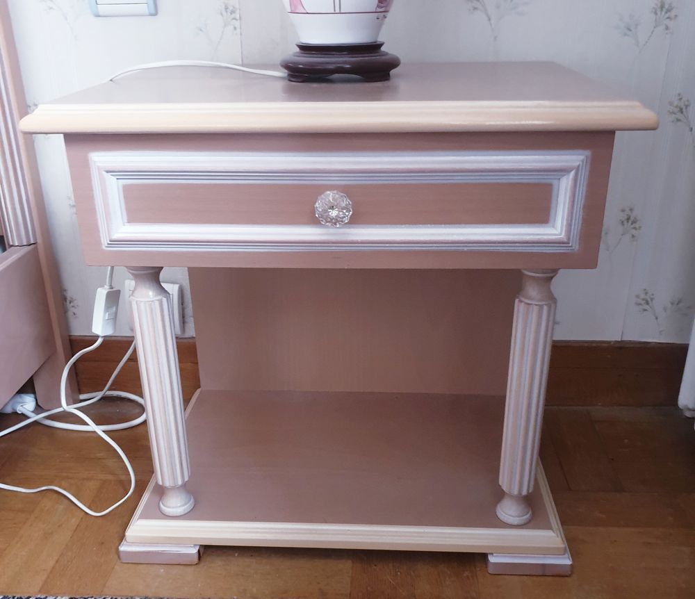 lit 140/190 et 2 chevets de qualit&eacute; Hetre c&eacute;rus&eacute; beige Meubles