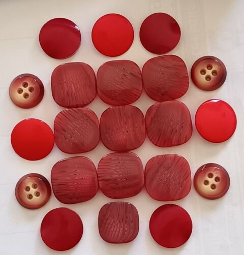 Lot 21 Boutons Vintage Rouges - Séries Carrés & Graphiques ? 22 Thonon-les-Bains (74)
