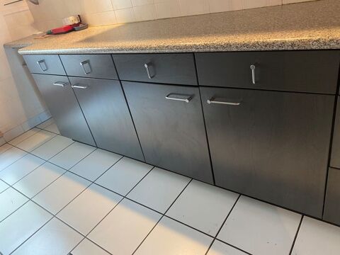 Meubles éléments  de cuisine gris anthracite.
200 Saint-Martin-d'Hères (38)