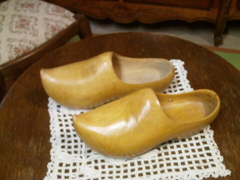  Une paire de sabots de bois anciens N� 1050 5 Beaune (21)