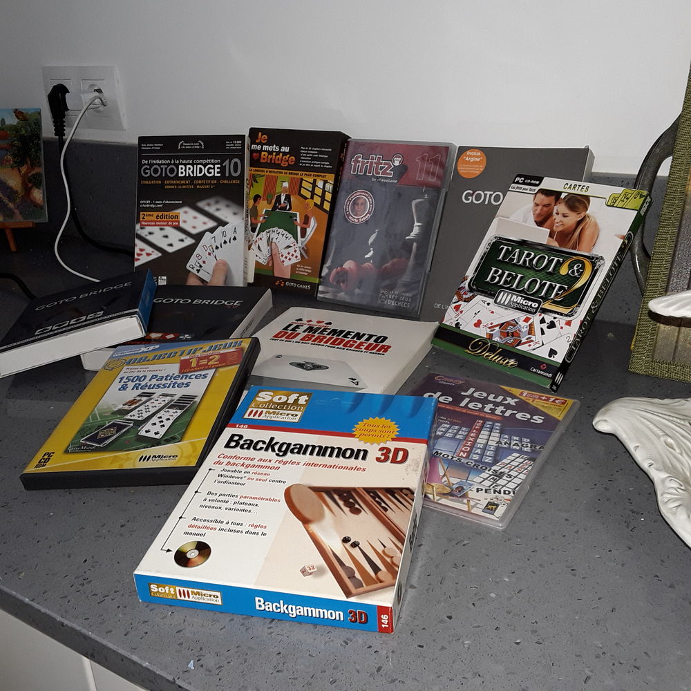 Plusieurs jeux video et logiciels anglais neufs Consoles et jeux vidéos