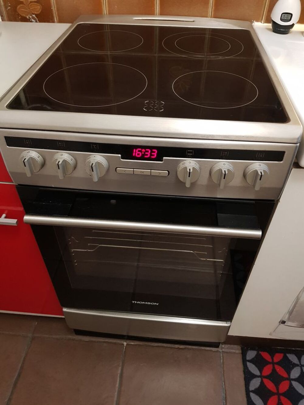 Cuisini&egrave;re Thomson vitroc&eacute;ramique TRMC50.4X inox Electroménager