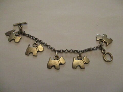 bracelet avec motifs des petits chien longueur totale 18 cm 0 Mérignies (59)