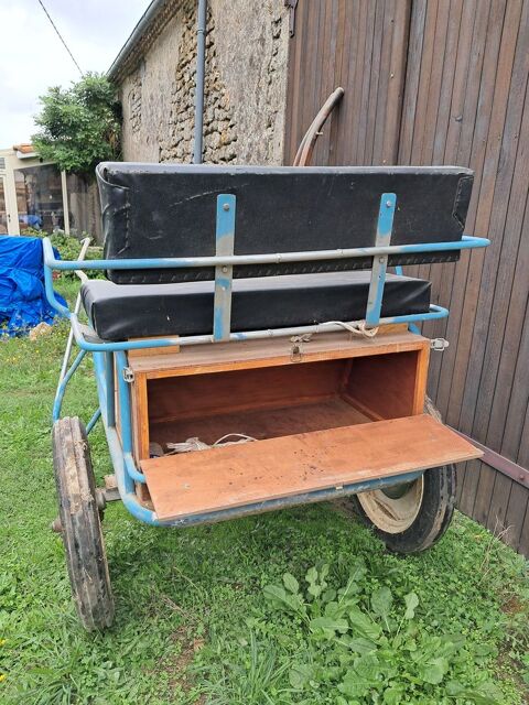 Carriole avec harnais 1180 Pressigny (79)