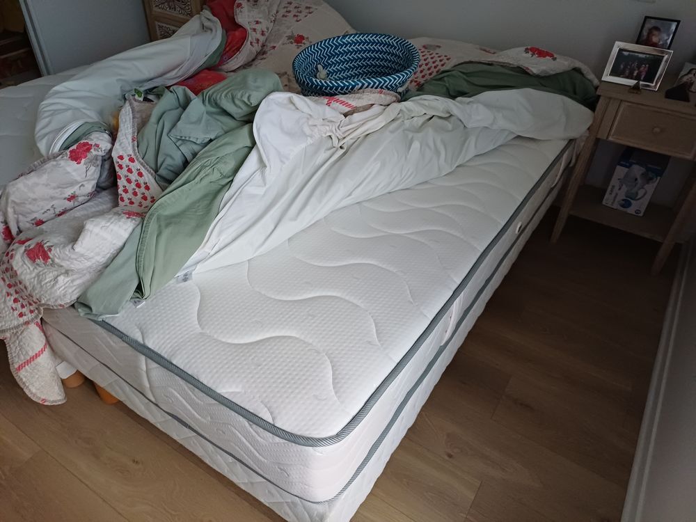 2 lits complets de 90 etat neuf Meubles