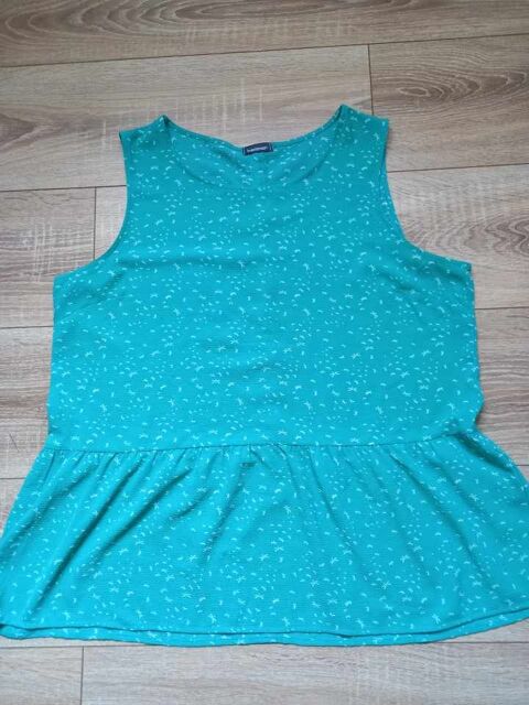 Haut femme sans manches vert marque In Extenso taille 44-46  3 Villiers (86)