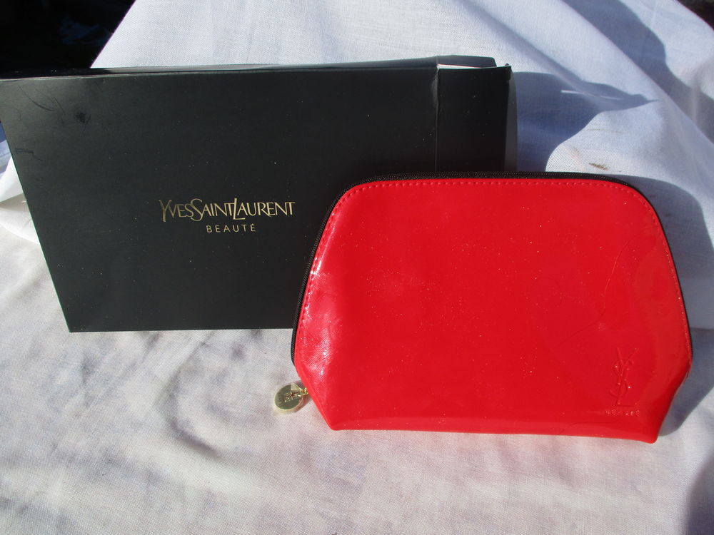 Trousse &agrave; Maquillage : Format Moyen - Neuve Maroquinerie