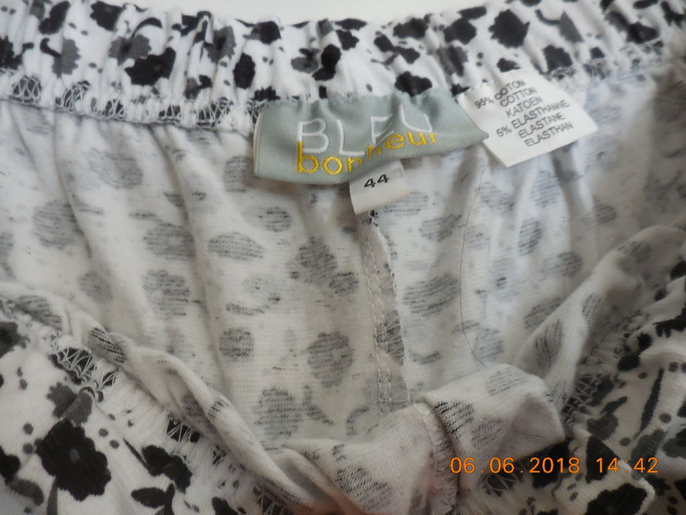 pantalon imprim&eacute; fl noires et grises sur fond blanc t 44
Vêtements