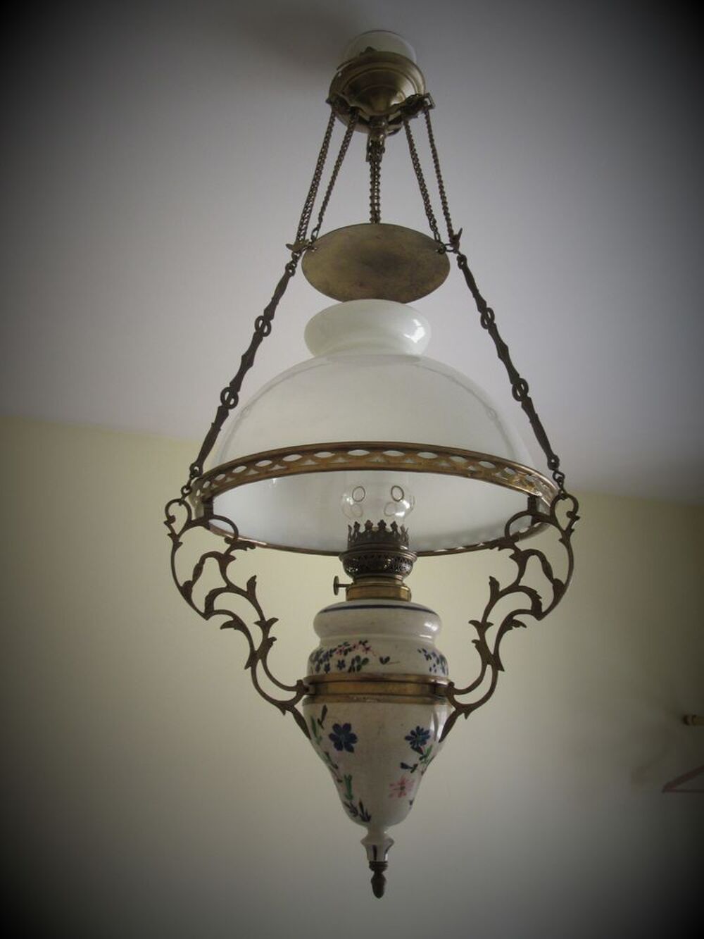 Lampe suspension opaline
Décoration