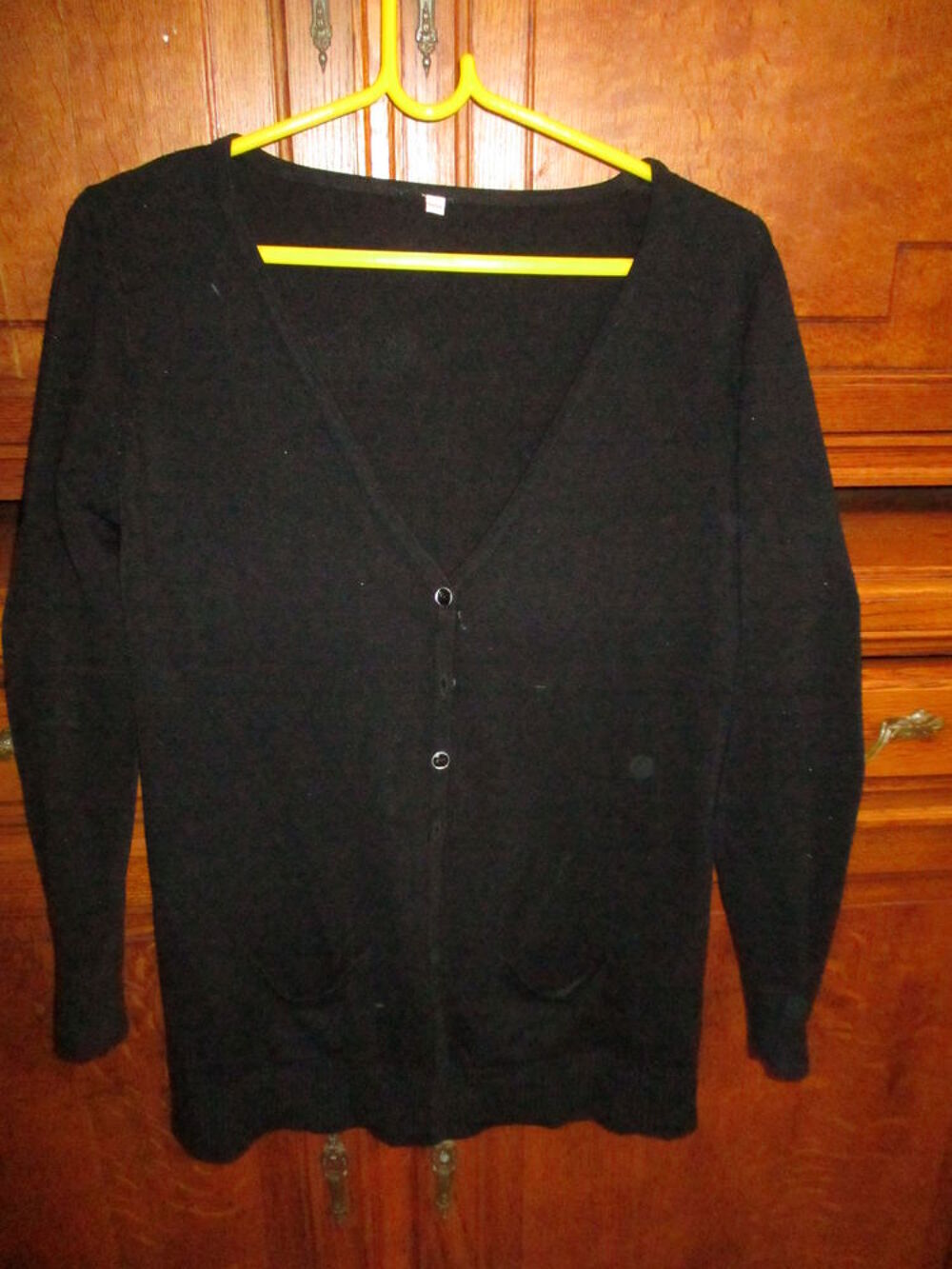 pull noir et gilet noir et autres articles divers bon &eacute;tat Vêtements