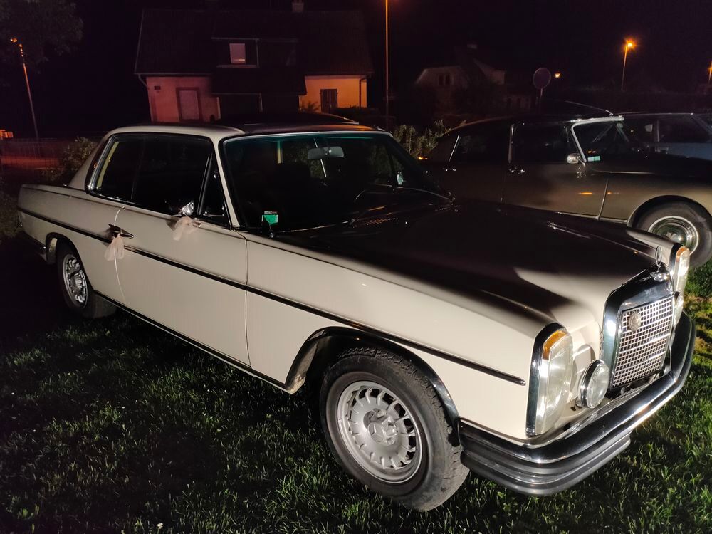   coupe 4 places Mercedes de 1970 