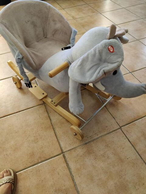 ÉLÉPHANT JOUET 25 Roquebrune-Cap-Martin (06)