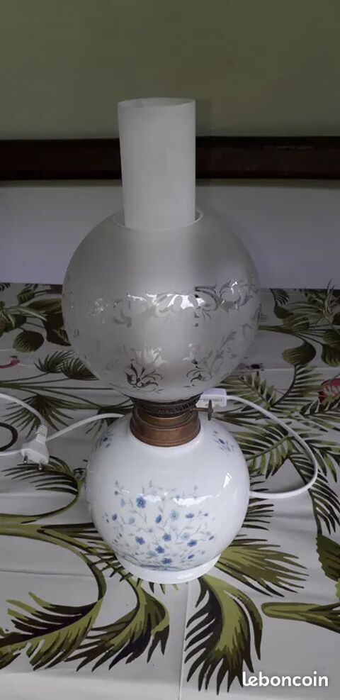 Lampe en porcelaine LYS ROYAL 0 Bassussarry (64)