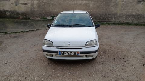 Renault clio 1.2i Aida