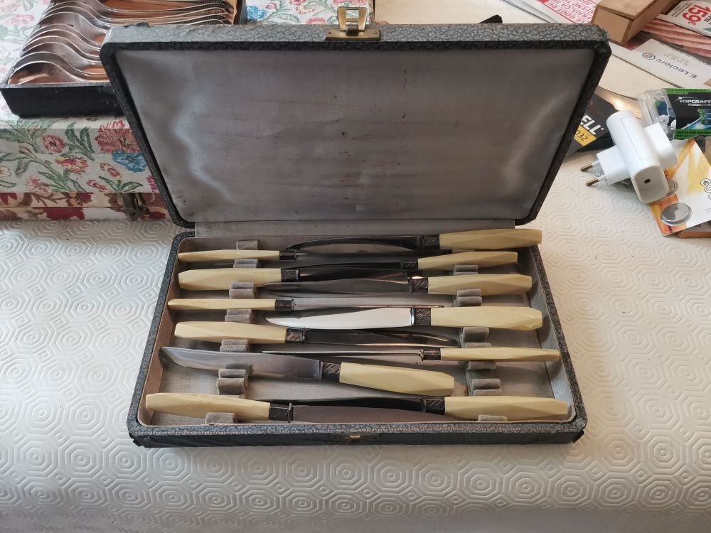 M&eacute;nag&egrave;re couverts en corne Meubles
