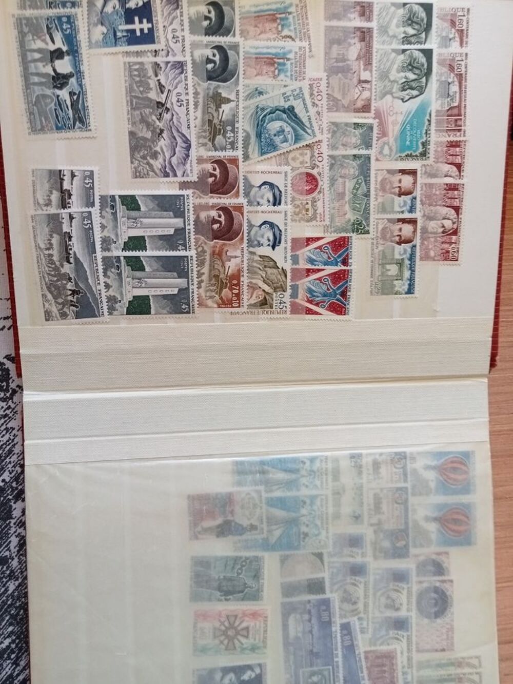 un peu plus de 400 timbres jamais servi bien pour d&eacute;marrer une collection 