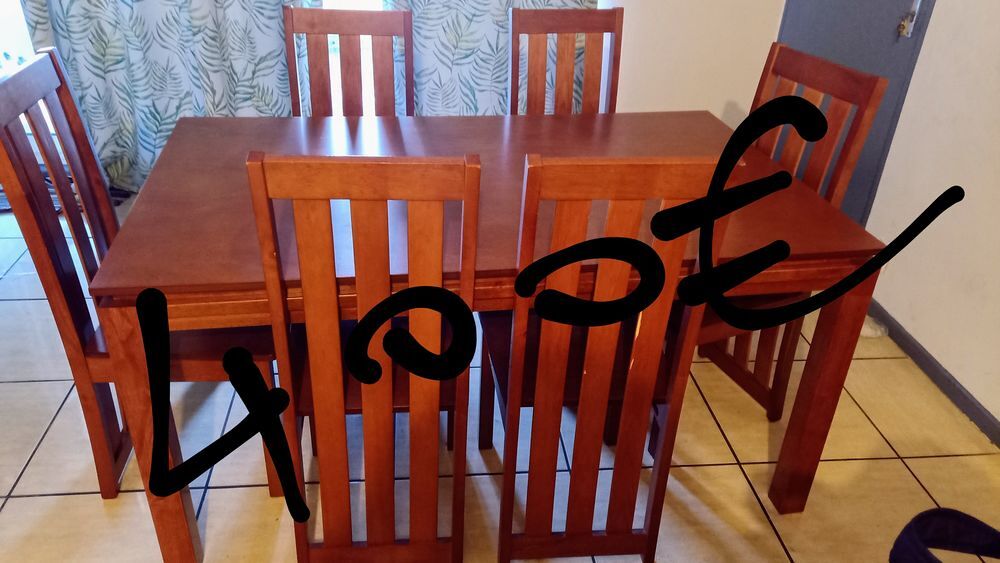 Table et 6 chaise Meubles