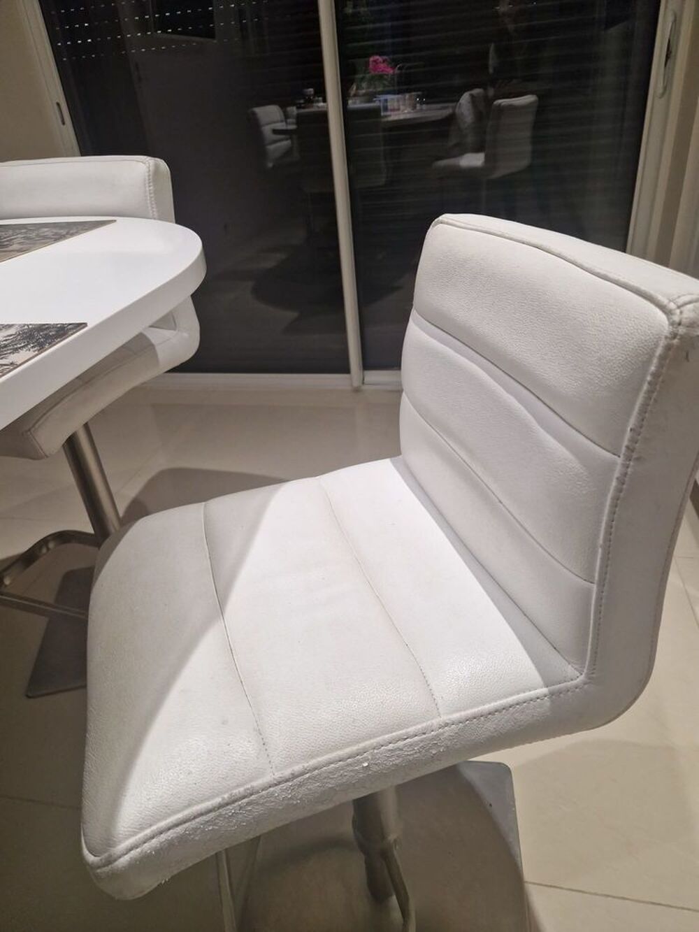CINQ tabourets design hauts de cuisine d'int&eacute;rieur Meubles