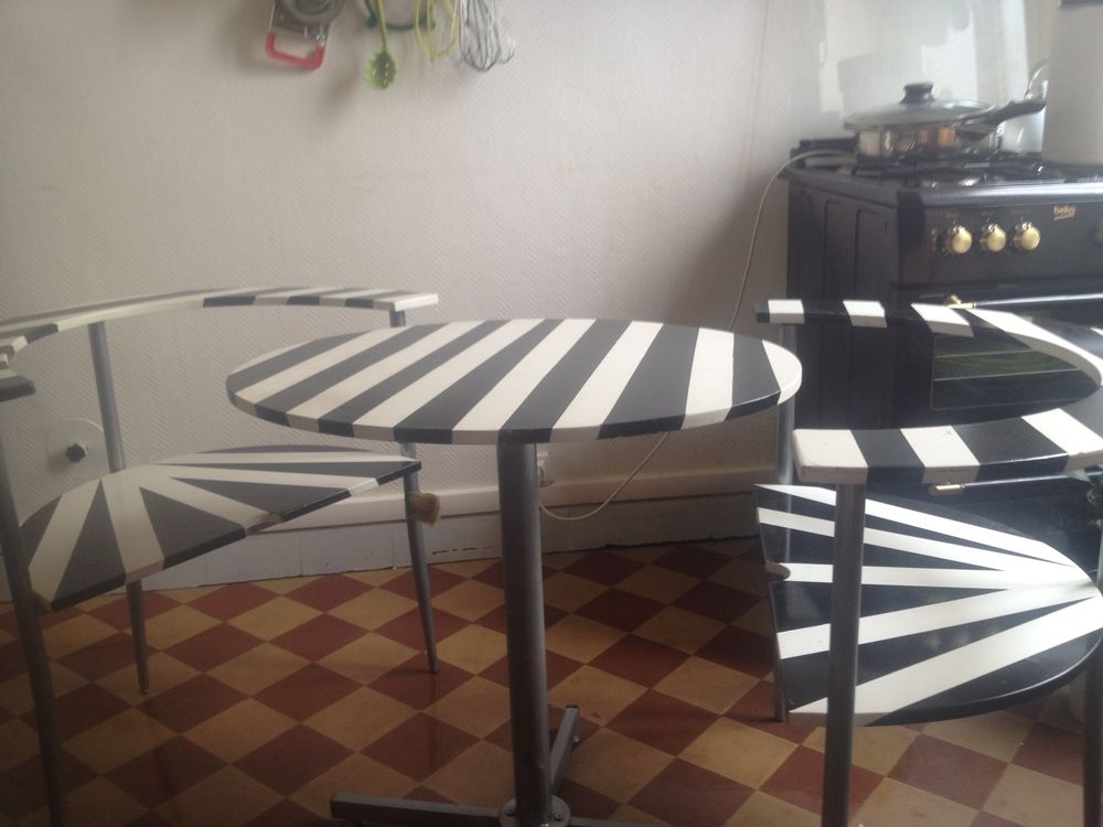 table et 2 chaises pour petite cuisine ou coin repas Meubles