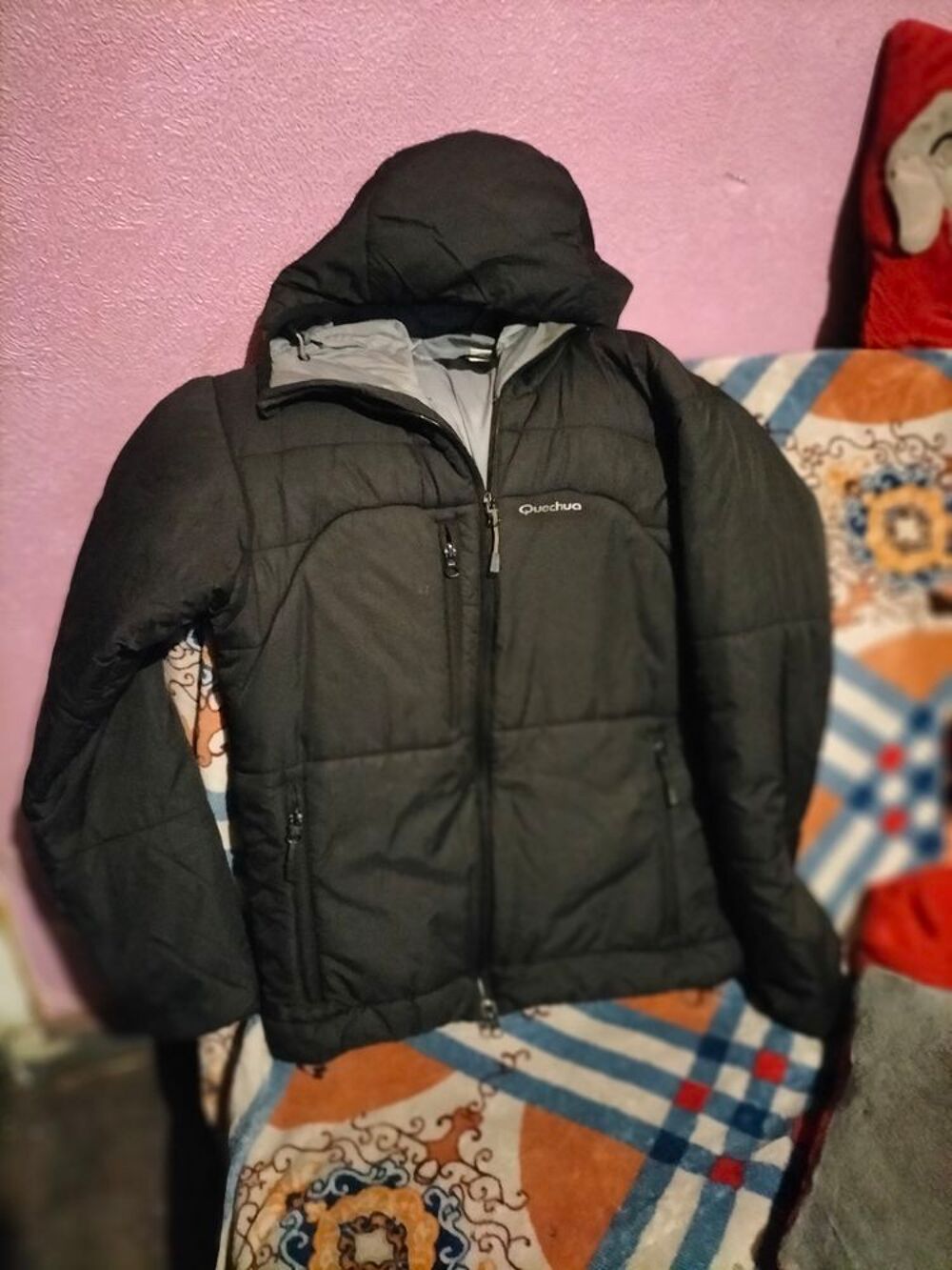 Doudoune a capuche quechua taille S tr&egrave;s bon &eacute;tat Vêtements