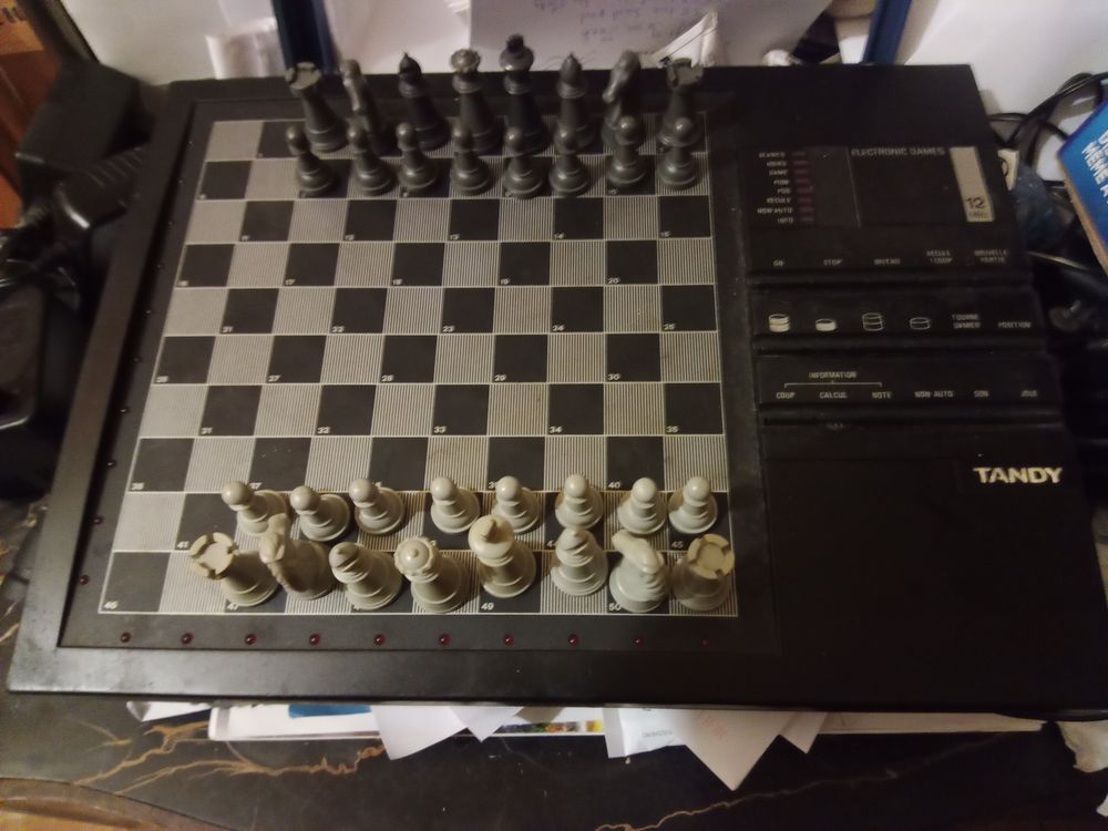 jeu d'&eacute;checs &eacute;lectronique ( plusieurs mod&egrave;les ) 28 € pi&egrave;ce Jeux / jouets