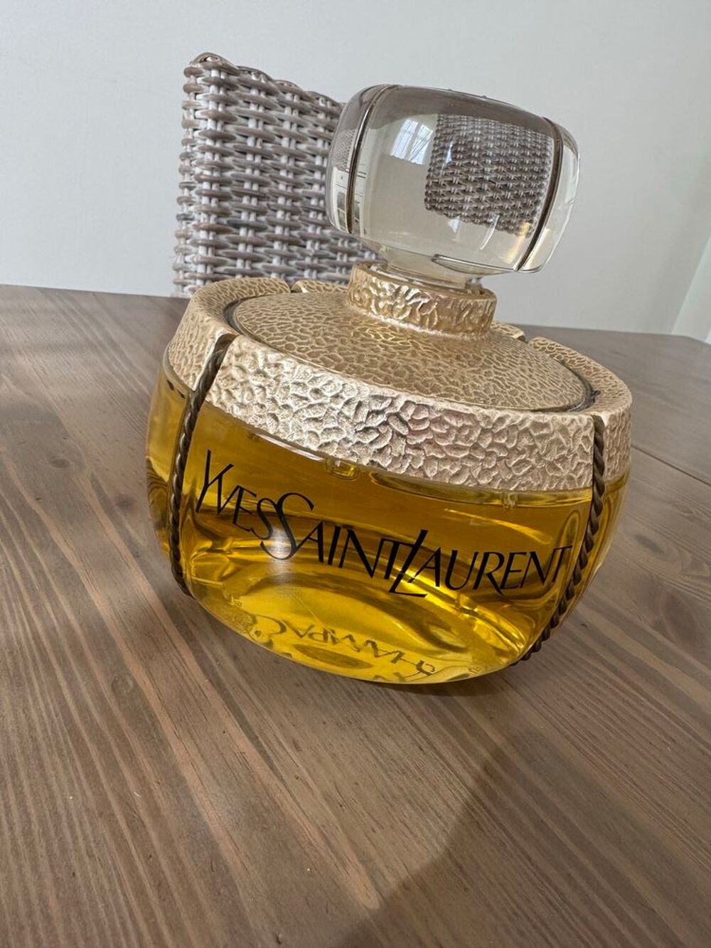 factice g&eacute;ant parfum champagne YSL 