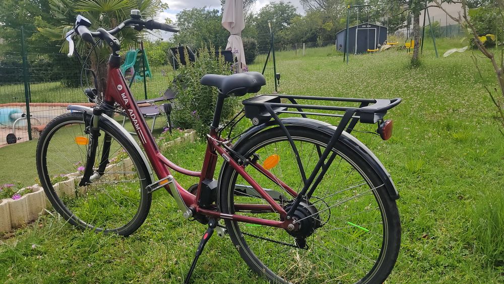 V&eacute;lo &eacute;lectrique Femme. Vélos