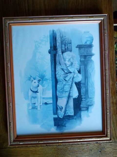 cadre en bois repr�sentant une fillette et un chien. 10 Saint-Quentin (02)