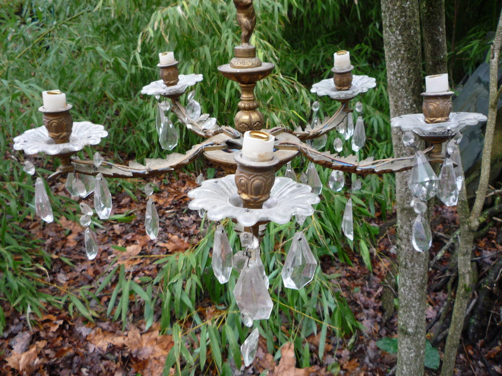Lustre bronze angelot/pampilles cristal (G)
Décoration