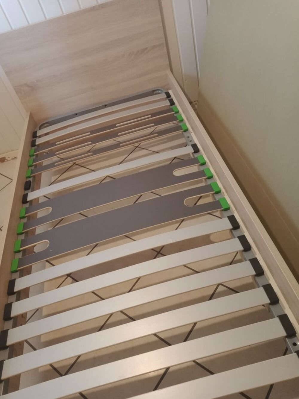 Lit une place+sommier+ matelas Meubles