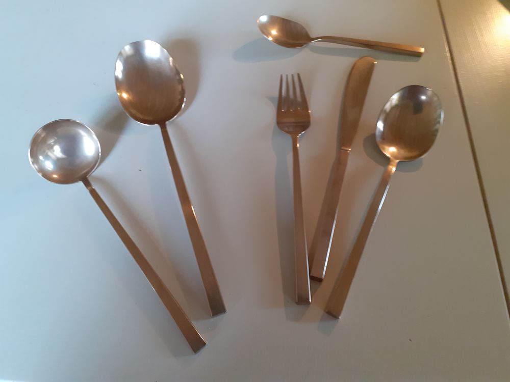 M&eacute;nag&egrave;re en solid bronze pour 6 personnes. Cuisine