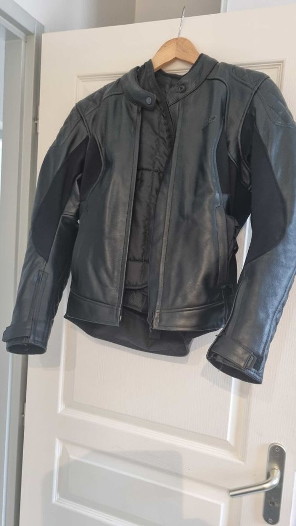 Un lot de tenue de moto femme Sports