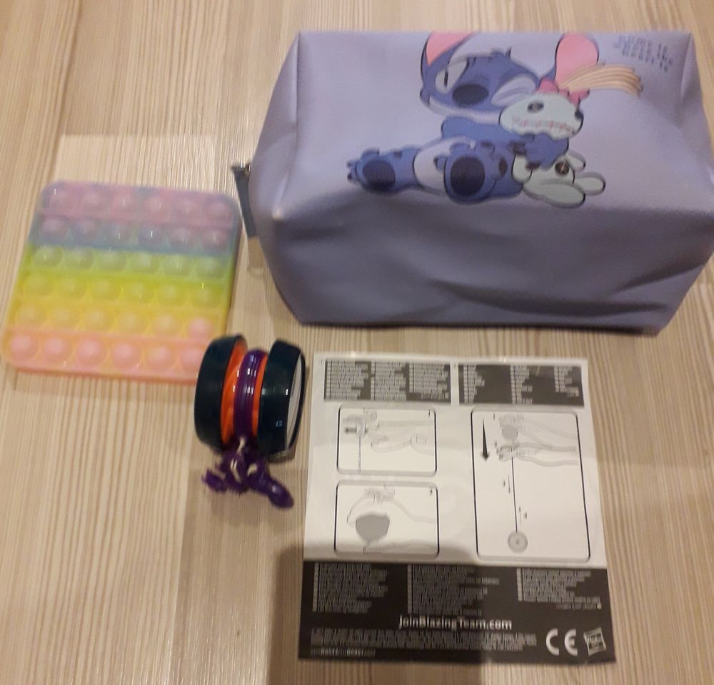 Trousse stitch Pop it yoyo blazing team gyrocombat scorpion Jeux / jouets