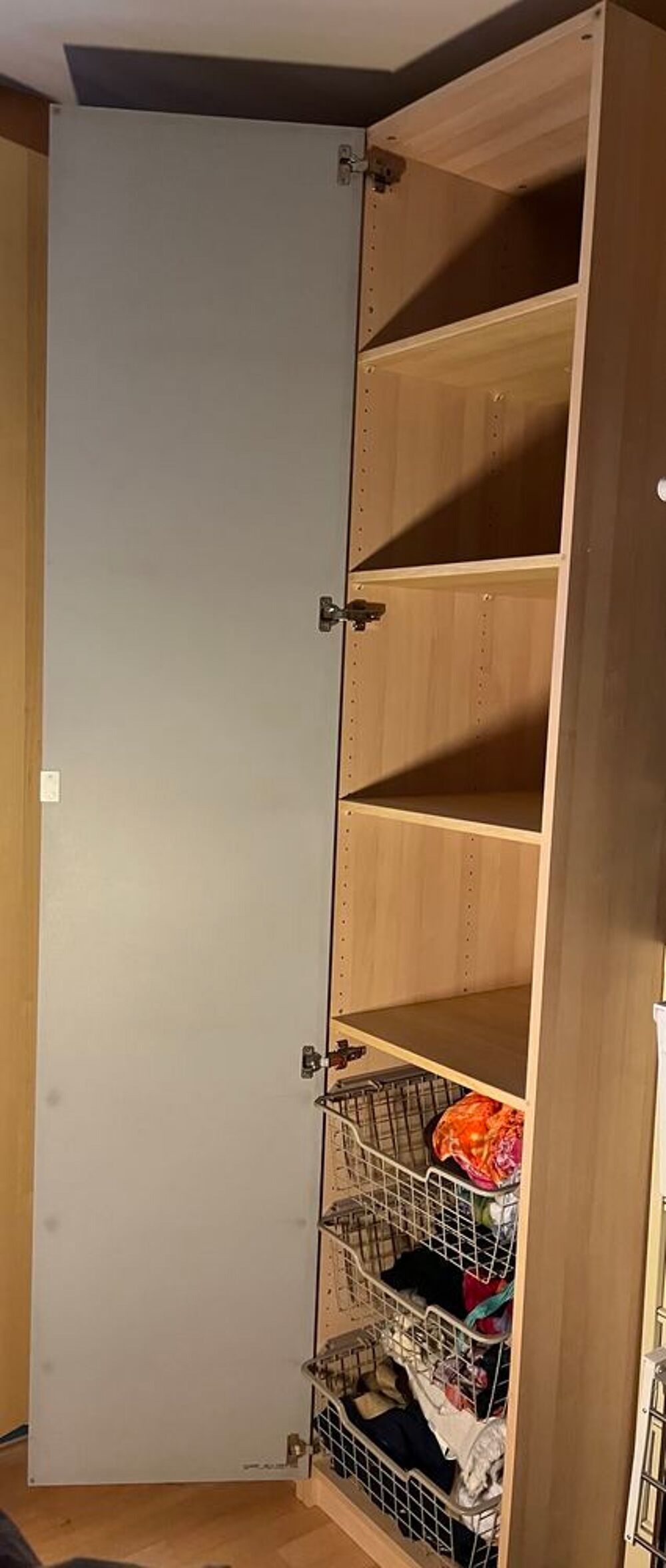 Armoire IKEA deux portes dont une miroir Meubles