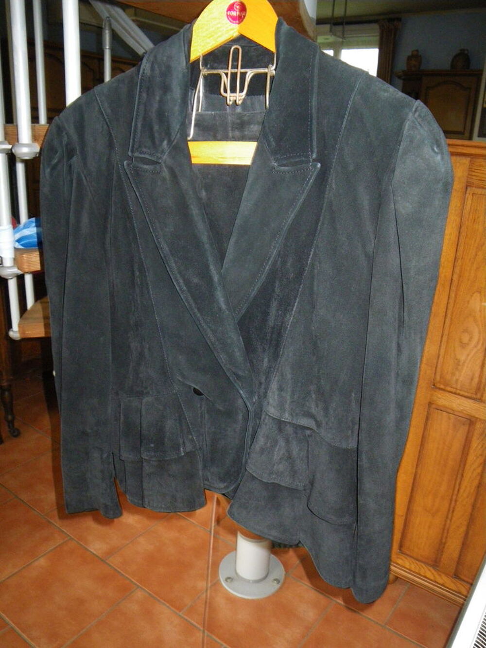 Veste en Dain Noir et Jupe Vêtements