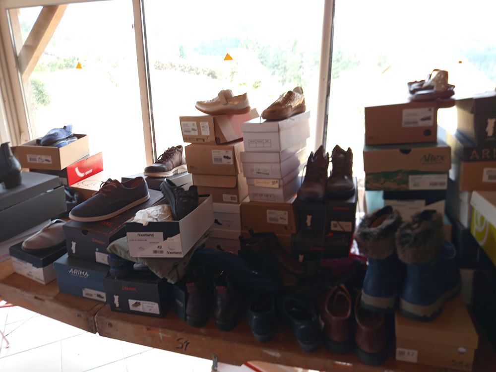 CHAUSSURES FEMME ET HOMME NEUVES Chaussures