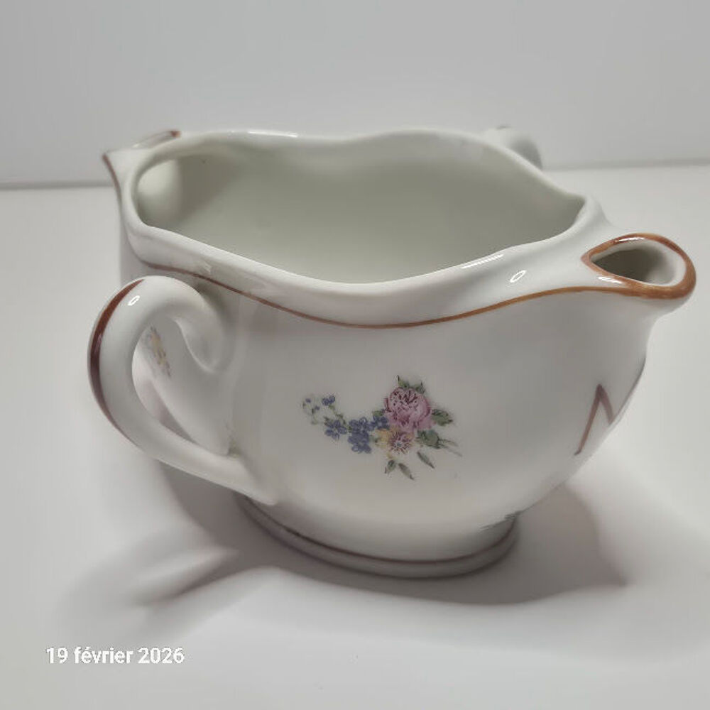 Sauci&egrave;re en porcelaine blanche de Limoges qui permet de s&eacute;pa Cuisine