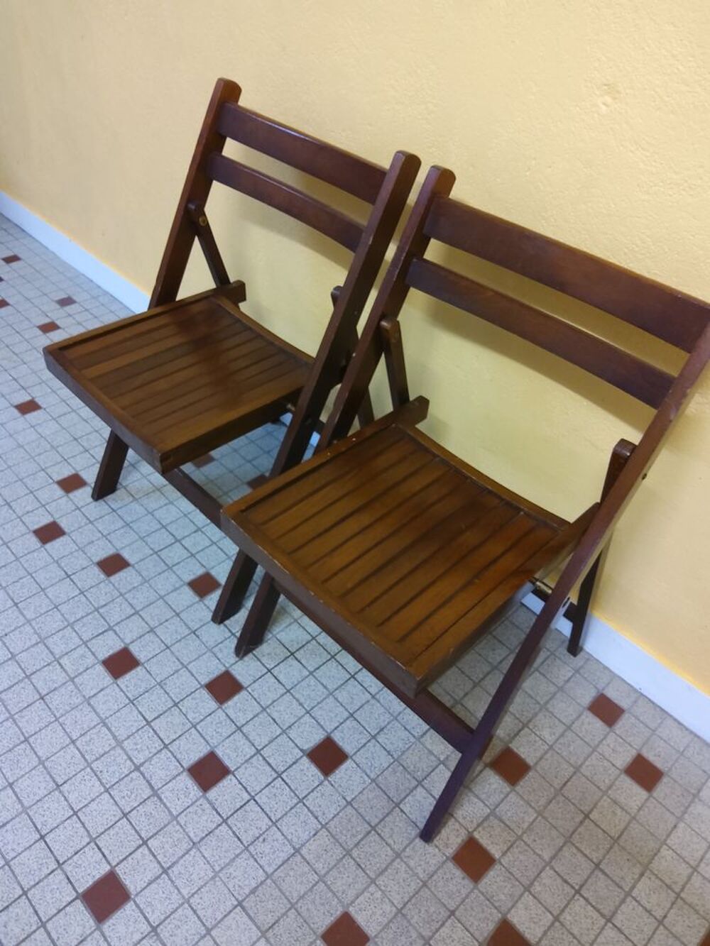 LOT DE 2 CHAISES Meubles
