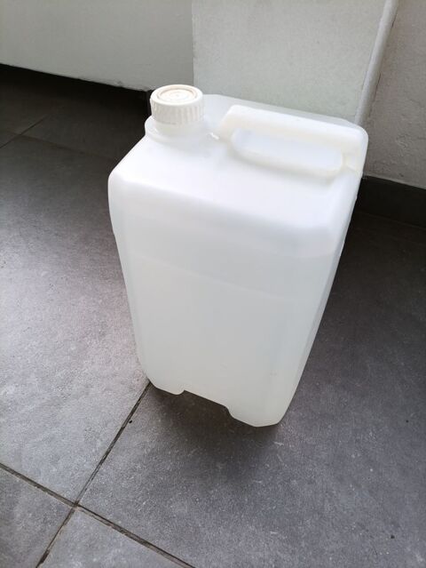 1 j�ricane en plastique de 10 litres neuf pour mettre l'eau 10 Seynod (74)
