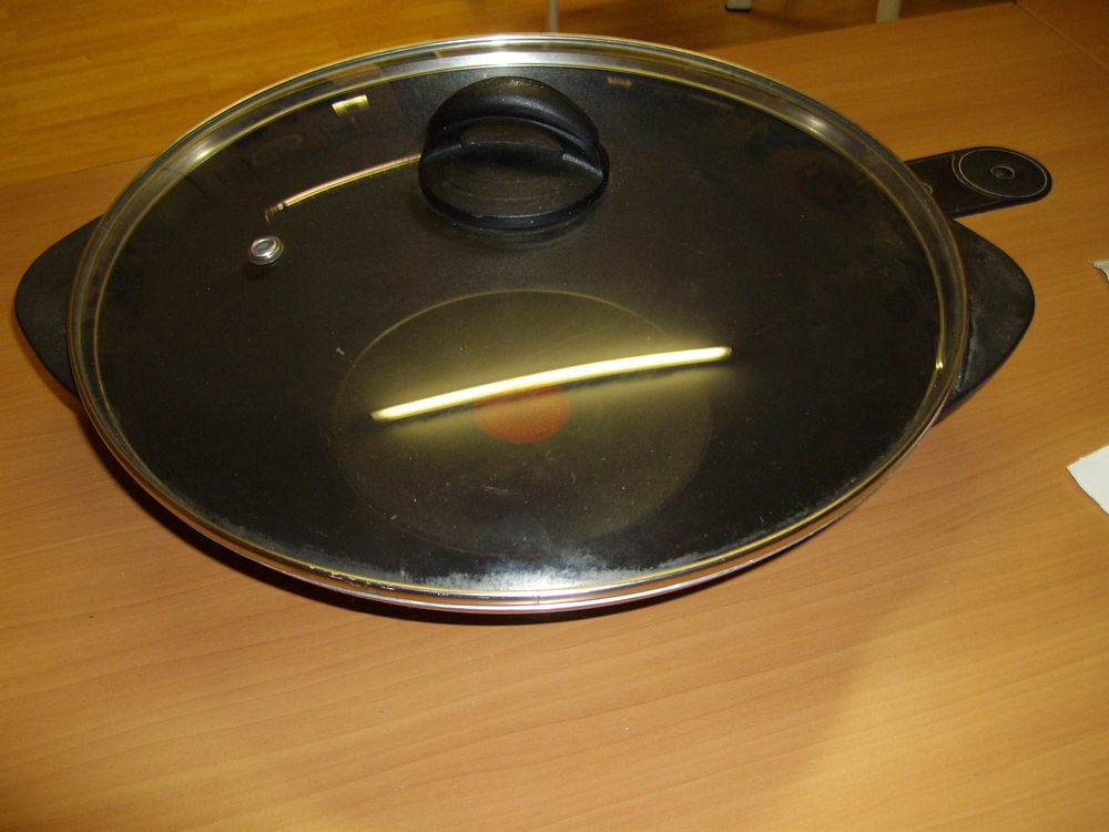 TRES GRAND WOK Electrom�nager