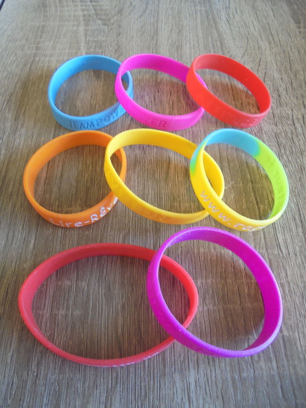 Bracelets caoutchouc (28b) Bijoux et montres