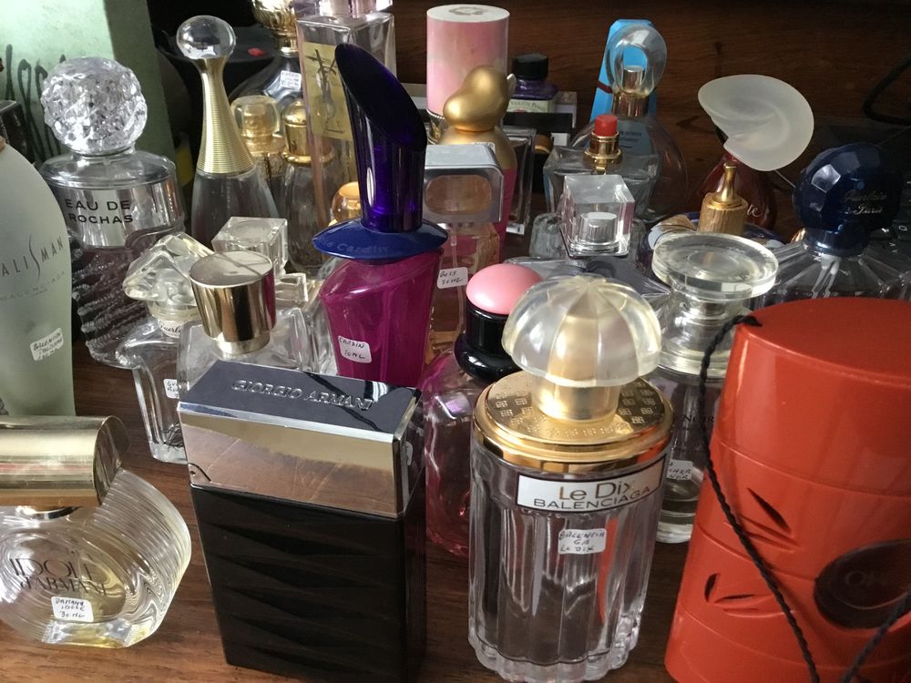 Collection plus de 40 FLACONS de PARFUM VIDES dont Hermes... 